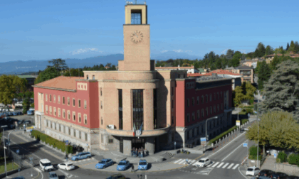 Adescato in una chat di incontri e riempito di botte: arrestati quattro diciottenni