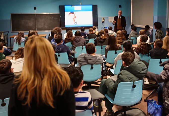 Avis a scuola per raccontare l’importanza del dono