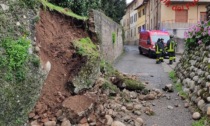 Cede il muro di cinta di Villa Somaini