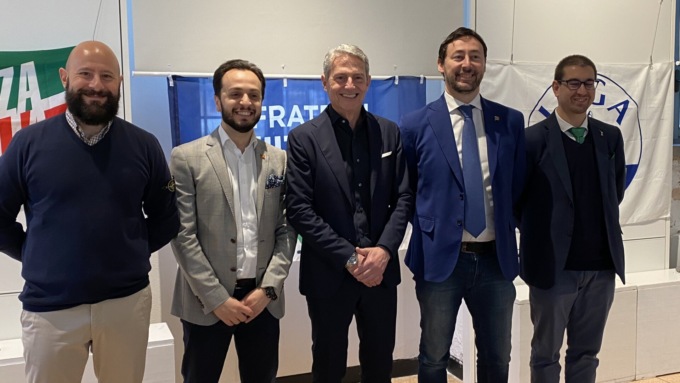Il centrodestra unito presenta il suo candidato Rienzo Azzi