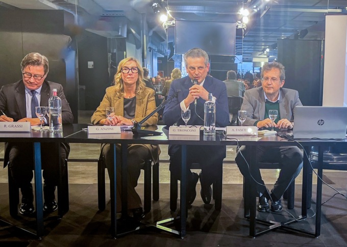 L’industria del tessile fa rotta verso il “Cosmo”