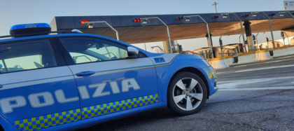 Ha rubato uno zaino da un’auto in sosta: arrestato un 44enne