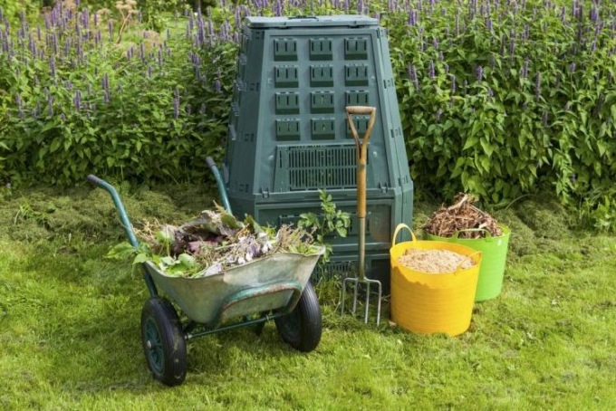 Con il compostaggio facciamo un ottimo fertilizzante riutilizzando rifiuti e scarti