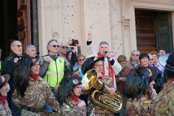 Motobenedizione sulle note dei Bersaglieri