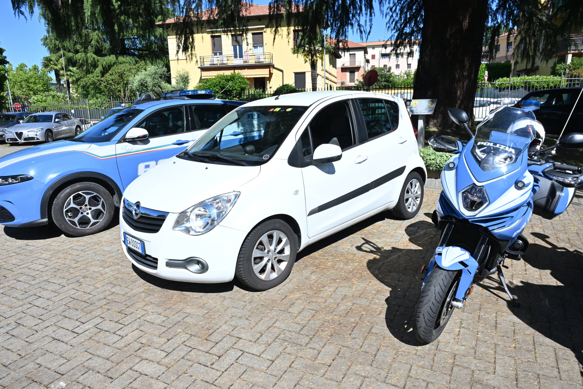 Polizia dona vettura a cooperativa Pappaluga