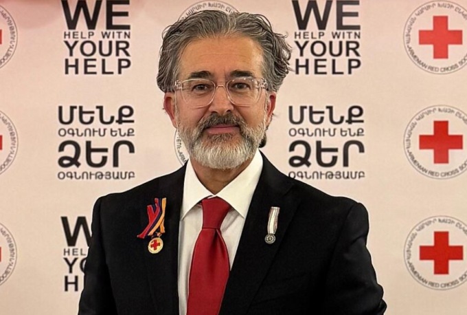 Ibrahim Malla premiato a Roma come uno dei sei migliori insegnanti dell’anno