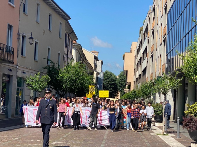 Studenti in marcia per la legalità per le vie della città