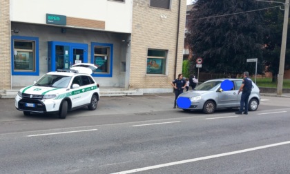 Fermato alla guida con la patente sospesa: revoca della patente e fermo del veicolo