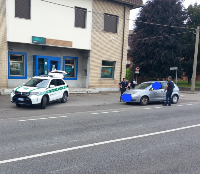Fermato alla guida con la patente sospesa: revoca della patente e fermo del veicolo