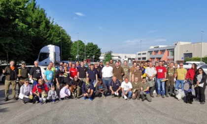 I volontari ripuliscono i boschi di Cislago