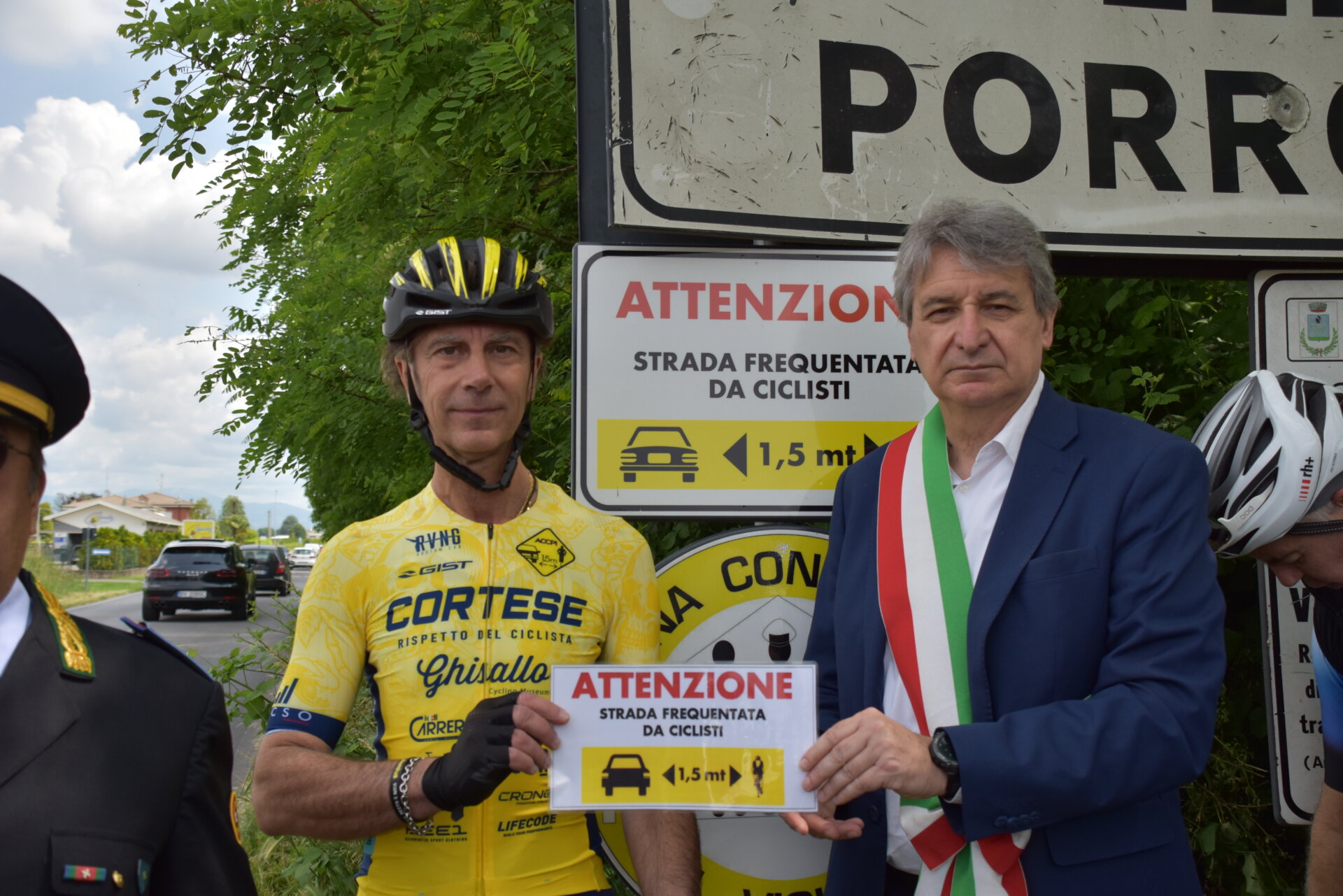 Rovello Porro inaugurazione cartello salva-ciclisti 3
