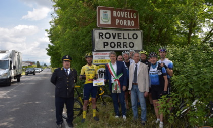 L'inaugurazione del cartello a tutela dei ciclisti