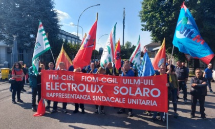 Crisi Electrolux, corteo e assemblea pubblica per dire no ai licenziamenti