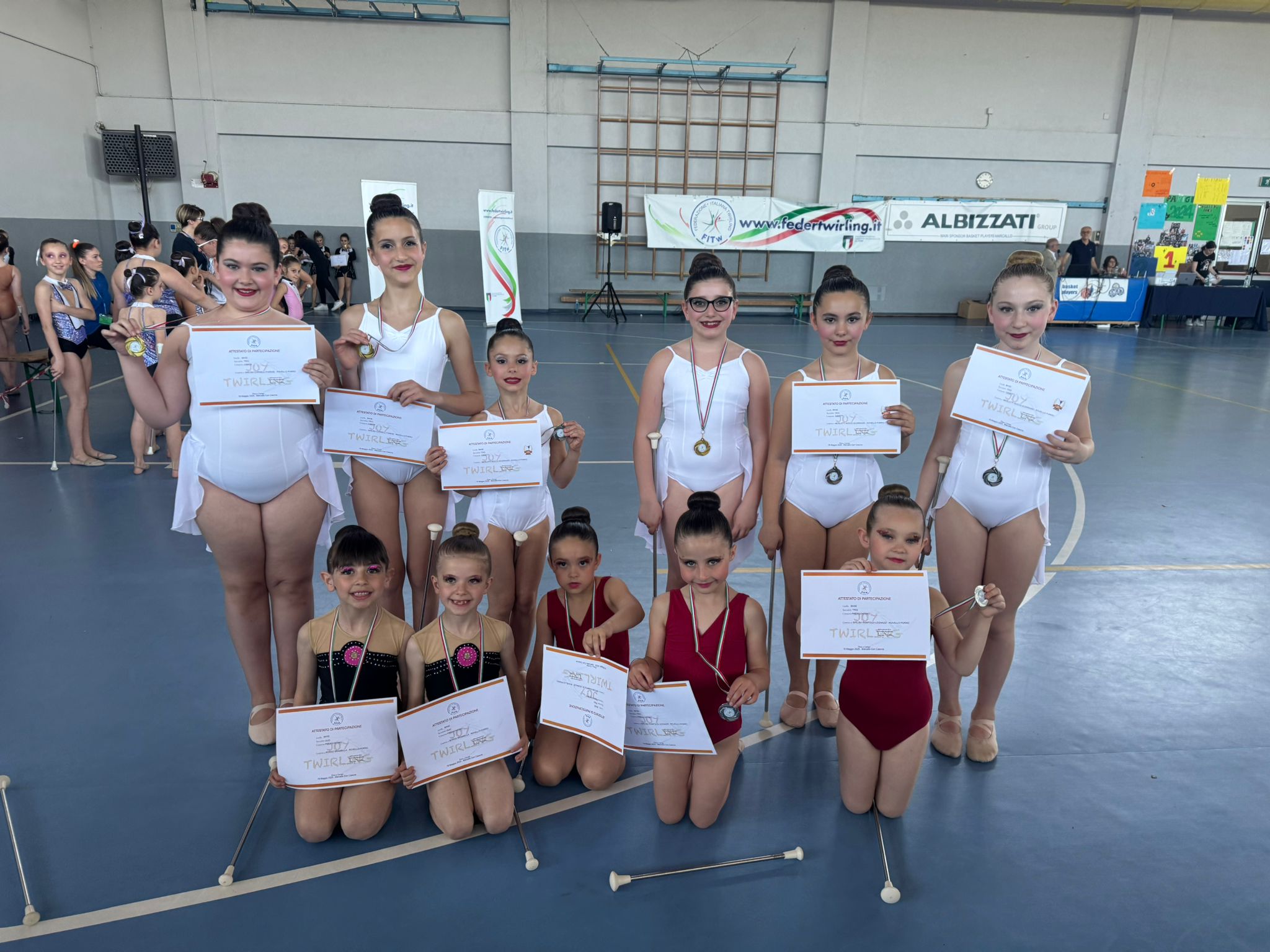 Team Rovello al completo con medaglie