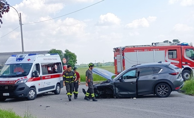 Schianto ad alta velocità a Carbonate, due feriti in ospedale