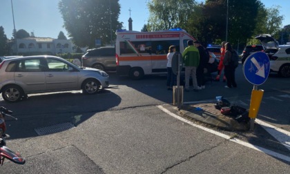 Incidente in rotonda fra prof. e studente