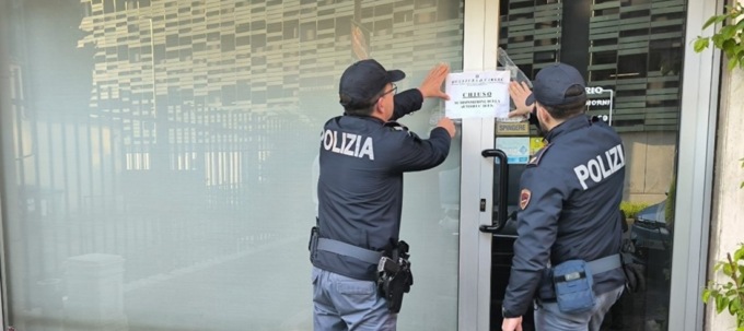 Spari in un bar in centro: arrestato 44enne, chiuso il locale per 30 giorni