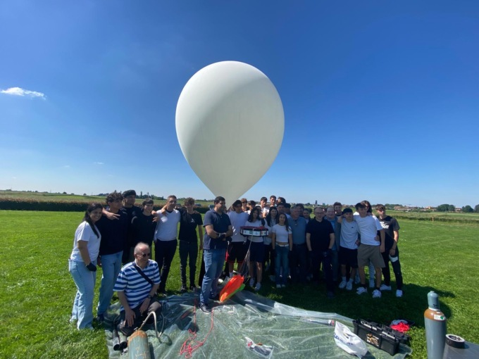 Gli studenti dell’Istituto Prealpi hanno lanciato la sonda stratosferica