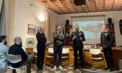 Un incontro con le forze dell'ordine per parlare di sicurezza