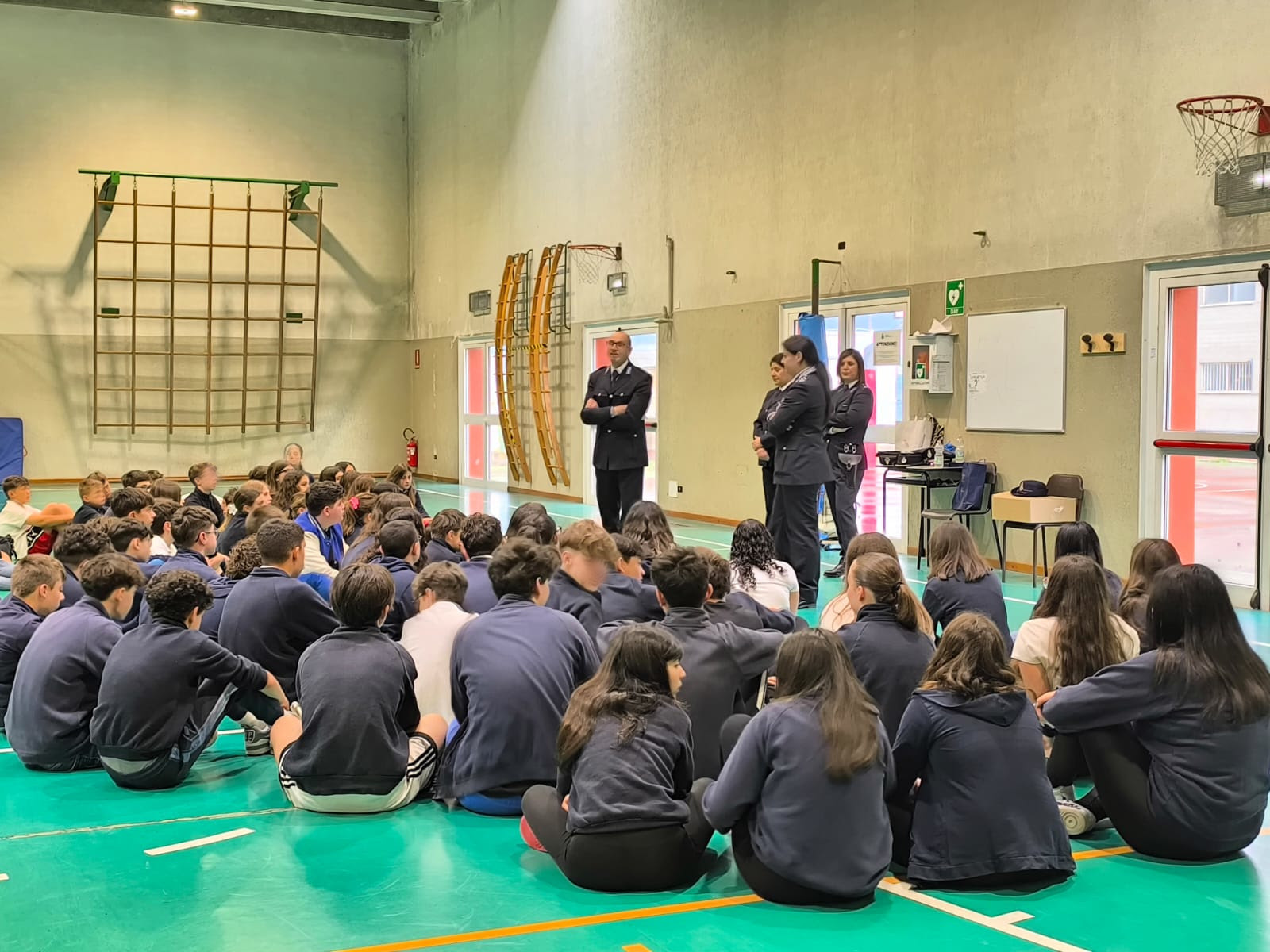 Polizia penitenziaria a scuola