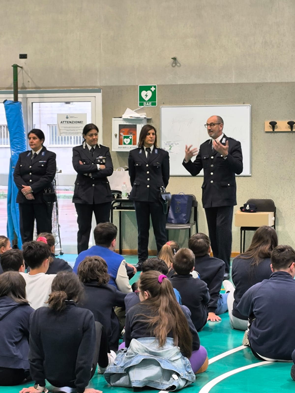 Polizia penitenziaria a scuola