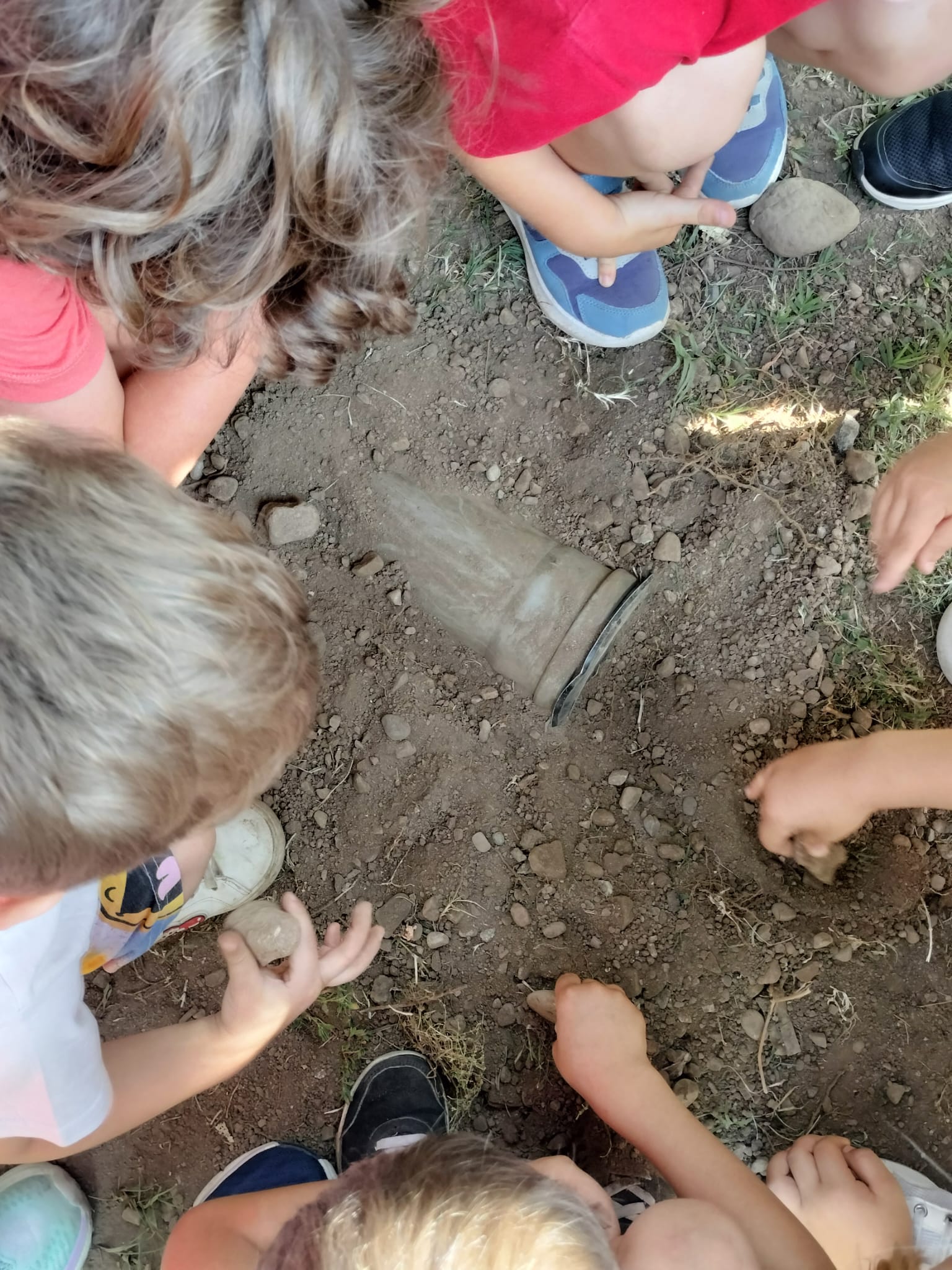 16 giugno 2025 i bambini dissotterrano la Capsula del Tempo