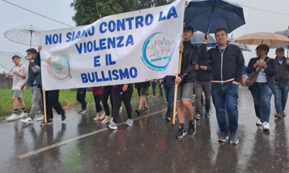 In più di 300 persone per dire stop alla violenza e al bullismo