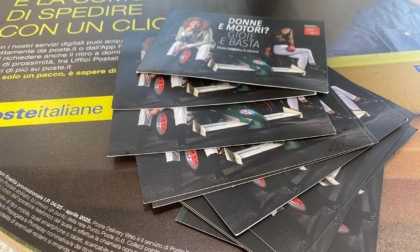 Nell'ufficio postale una mostra dedicata alle donne e alle auto