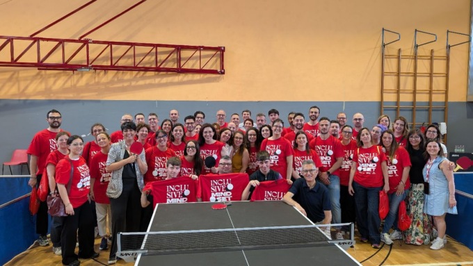 Torneo di tennistavolo tra atleti paralimpici e dipendenti aziendali