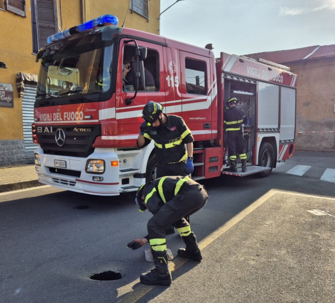 Cratere in via Berra: Vigili del fuoco in azione