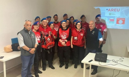 Per i suoi 80 anni fa lui un regalo: un defibrillatore