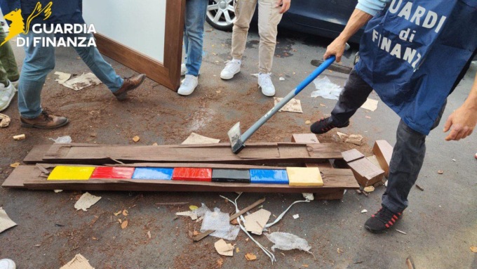 Spaccio nei boschi, la Guardia di Finanza smantella una banda di stranieri