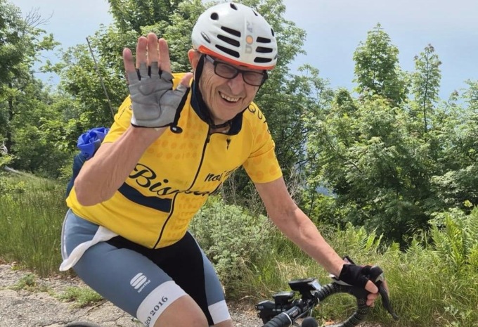 Il “prete ciclista” Don Silvano celebra 60 anni di fede, stupore e amore per la Vita