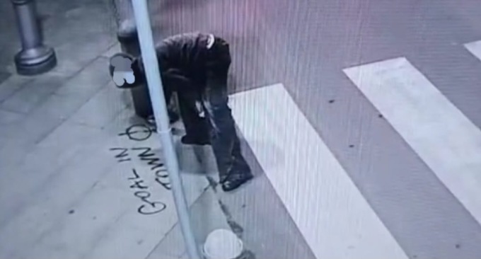 Sono accusati di aver imbrattato beni pubblici, due 25enni denunciati