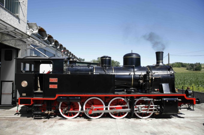 Trenord riporta sui binari una locomotiva a vapore del 1900