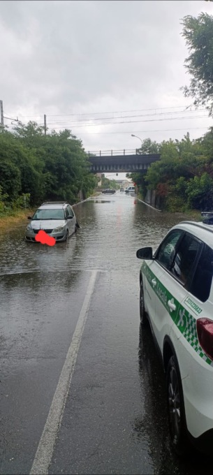 Donna intrappolata nel sottopasso, salvata dal Comandante