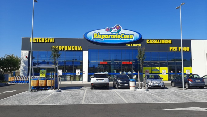 Ruba mille euro di prodotti per animali, arrestato due volte: era ricercato in Germania