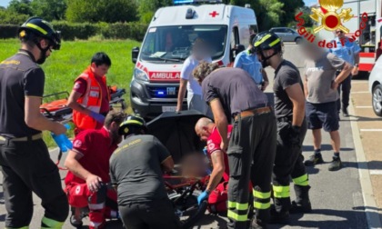 Un ragazzino resta incastrato con un piede nei raggi della bici, intervengono i Vigili del fuoco