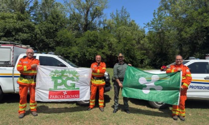 Volontari impegnati contro gli incendi in Sardegna