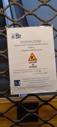 In stazione scale mobili ancora non funzionanti