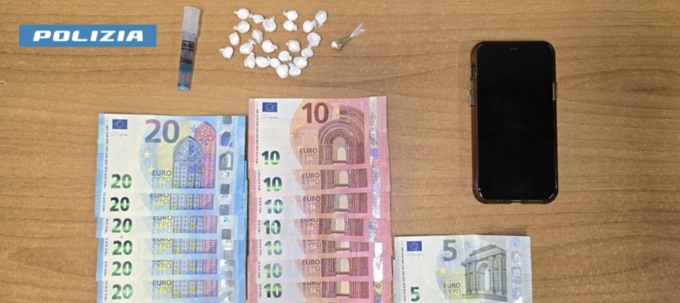 Spaccio al parco giochi, pusher denunciato