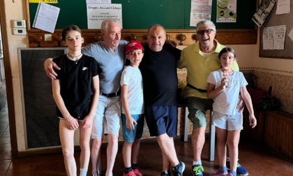 Nonni e nipoti si sfidano a bocce