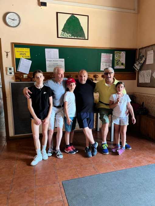 Nonni e nipoti si sfidano a bocce
