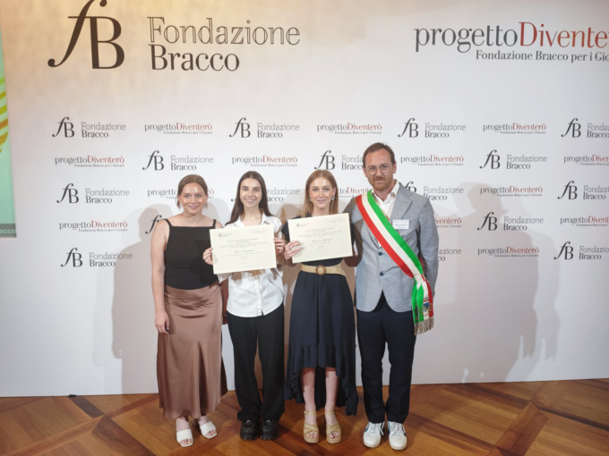 Due studentesse cerianesi premiate alla Scala di Milano
