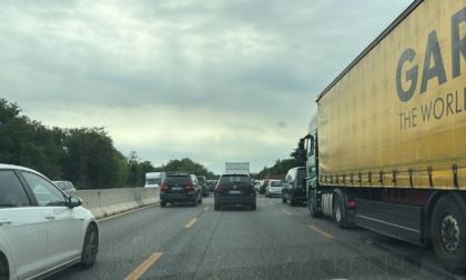 Incidente in autostrada, coinvolto un mezzo pesante