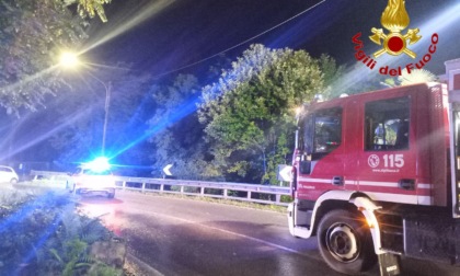Schianto sulla 233 a Lavena, sette giovani feriti