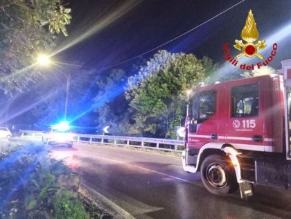 Schianto sulla 233 a Lavena, sette giovani feriti