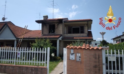Incendio in una villetta: salvati anche due cuccioli di gatto