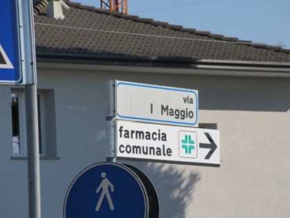 Grazie ai Lions cartelli pubblicitari per la farmacia comunale