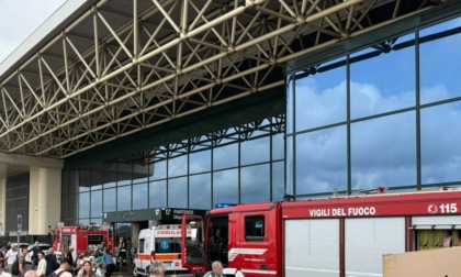 Uomo appicca il fuoco a Malpensa: evacuato il Terminal 1